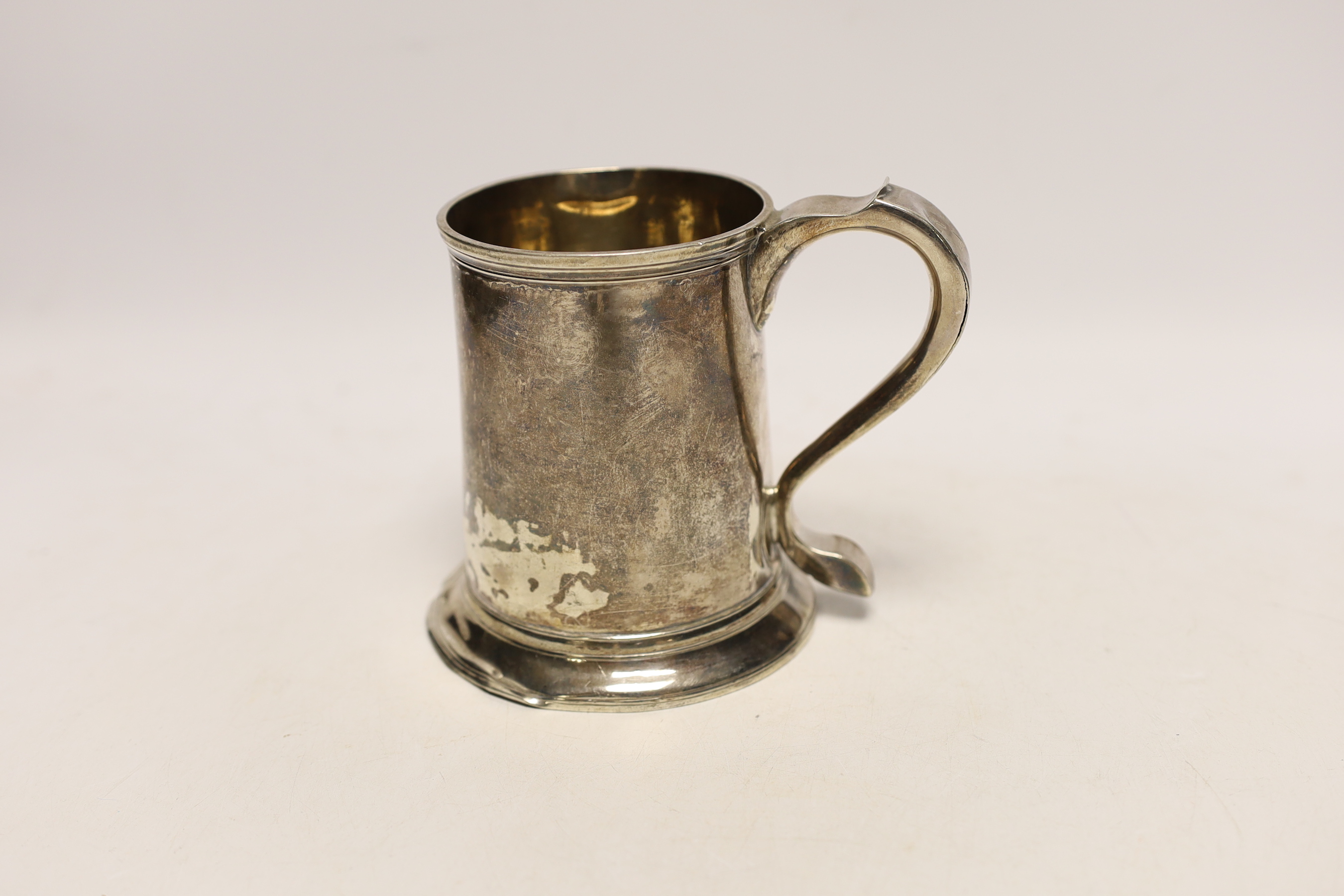 A George III provincial silver mug, John Langlands, Newcastle, 1773, height 11.4cm, 10.3oz.